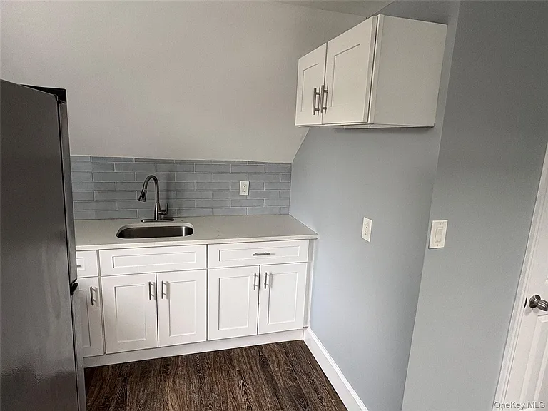 100 Merrick Rd — Photo 4