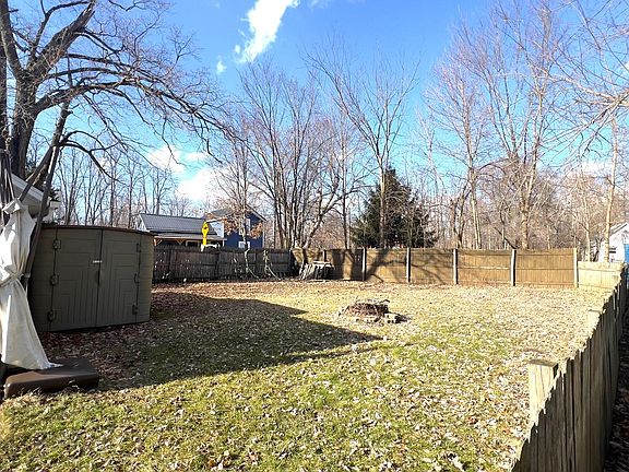 5th image of 407 Barry St