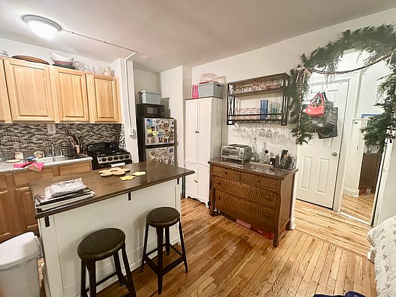 3rd image of 33 Brevoort Pl APT 1R