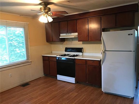4th image of 100 Sarah St