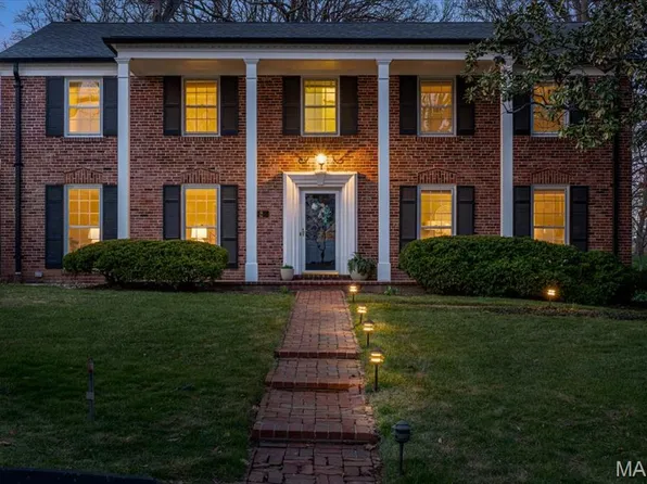 61 York Dr, Saint Louis, MO 63144