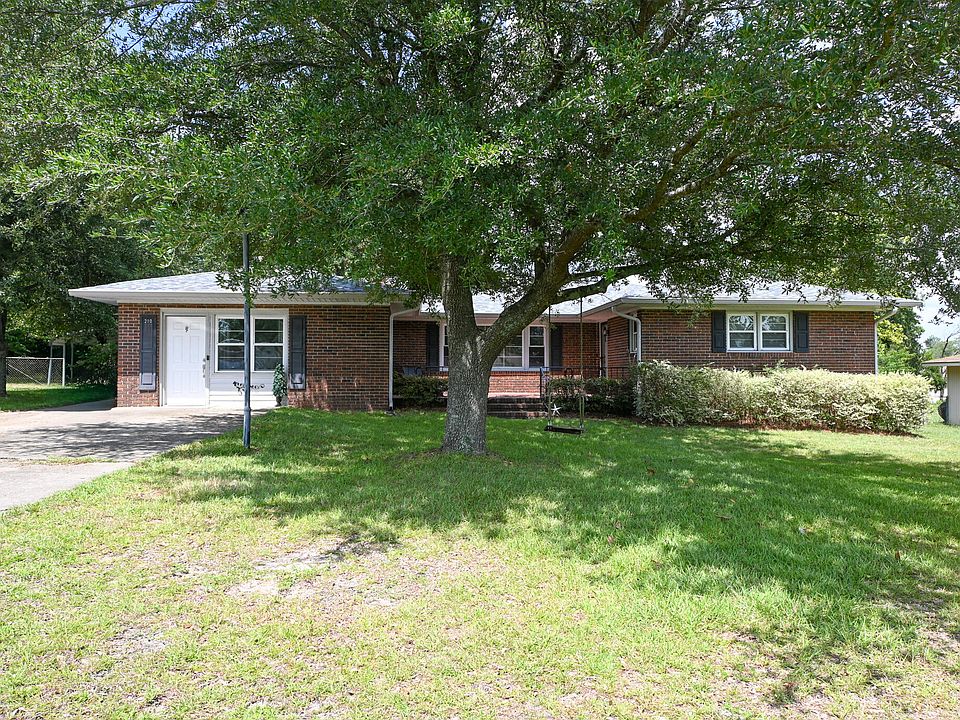 1st image of 210 Forest Dr