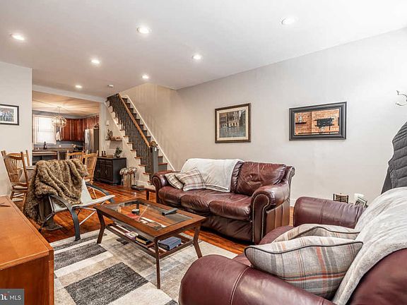 3rd image of 1823 Dickinson St
