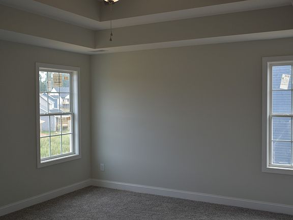 5th image of 61 Chestnut Dr