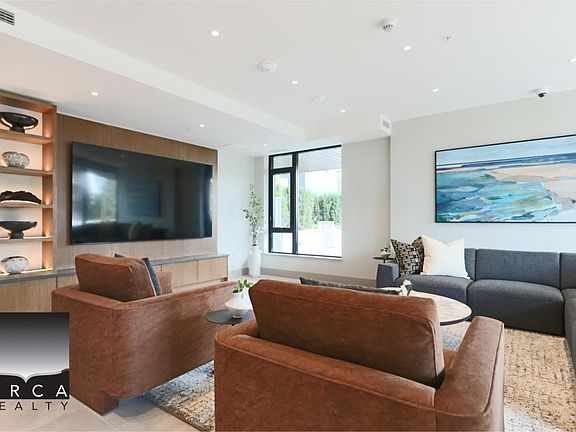 2nd image of 128 W 15th St #303