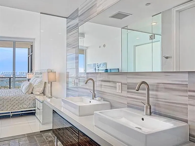 1100 Biscayne Blvd #4803 — Photo 11