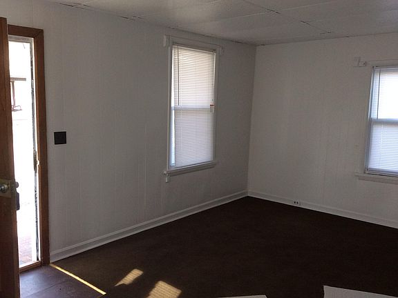 5th image of 526 Factory St