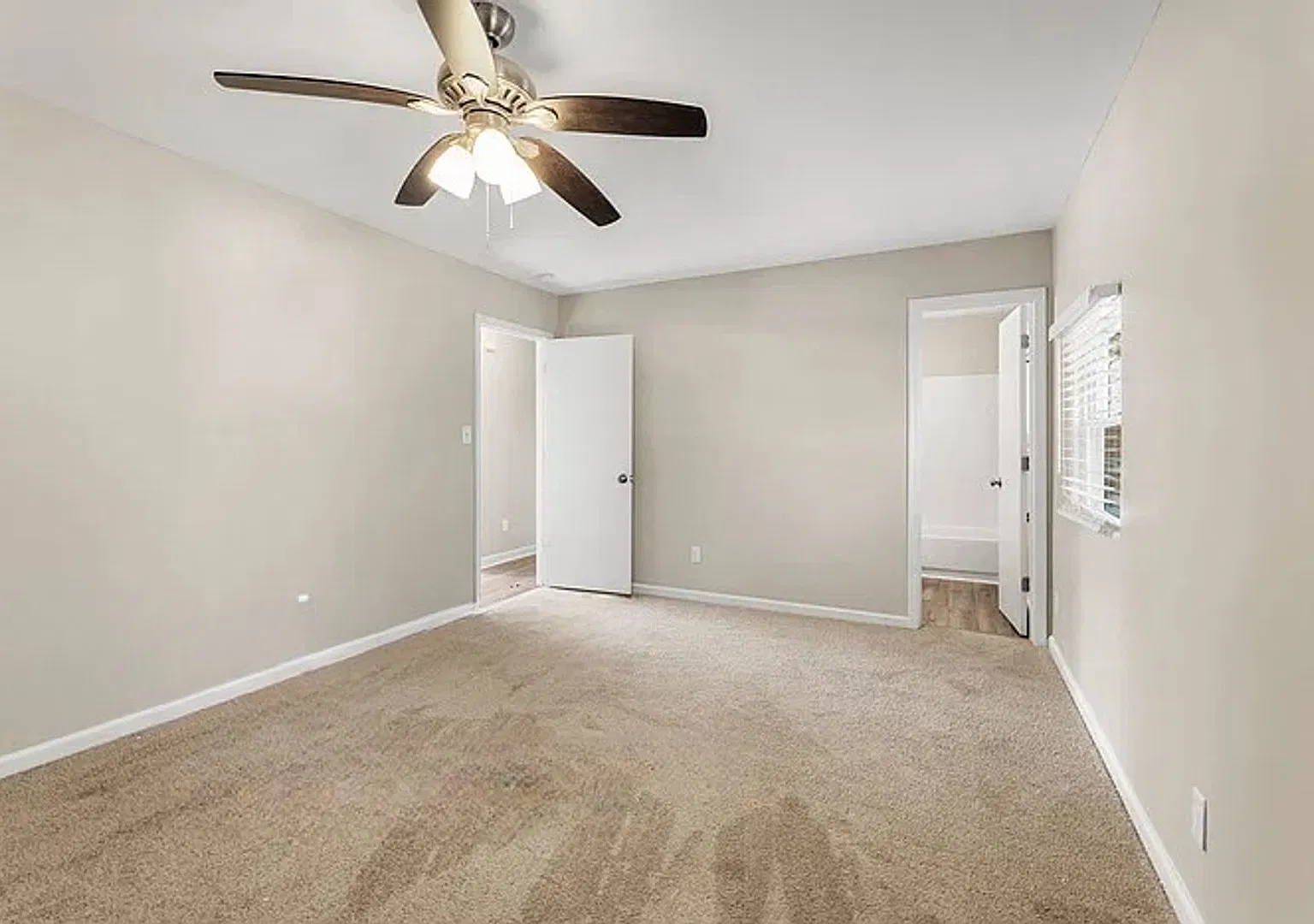 Room in 6 Bedroom Home in Lawrenceville — Photo 4