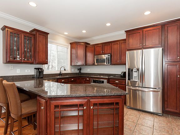2nd image of 804 Shandrew Dr