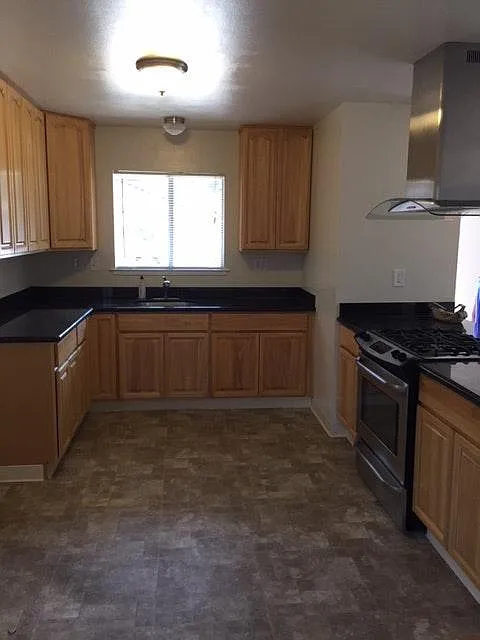 3 bed, 1375 sqft, $3,950 — Photo 4