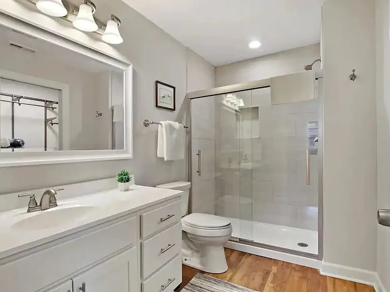 841 E Rockland Rd — Photo 26