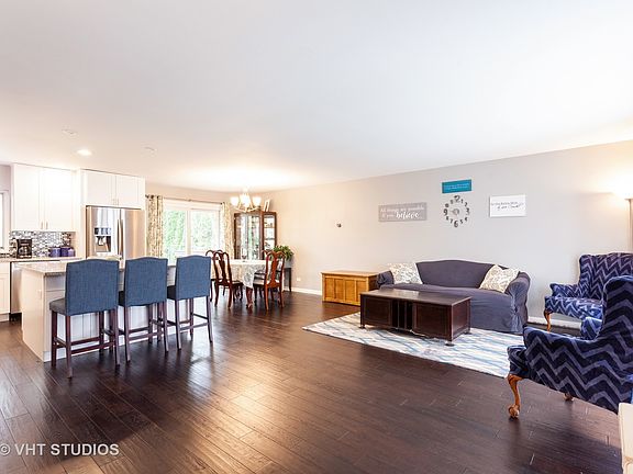 3rd image of 42 Lombard Cir