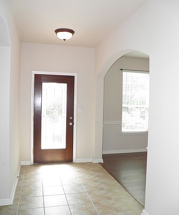 2nd image of 2826 Lakehills St