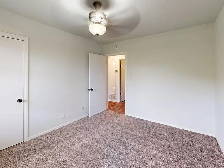 2618 Goliad St — Photo 5