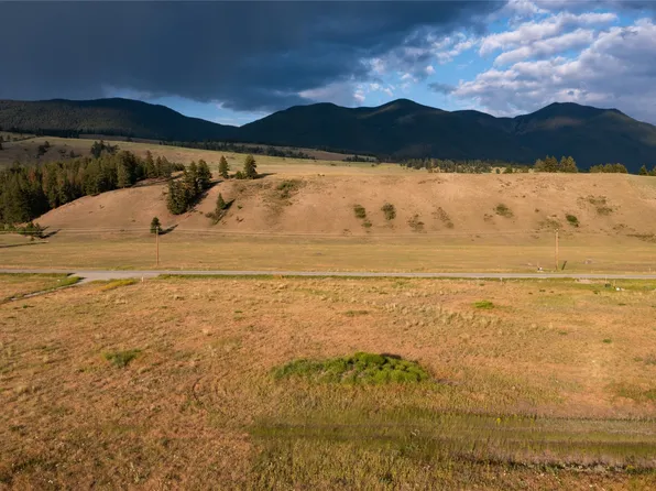 3 Moraine Rd, Eureka, MT 59917