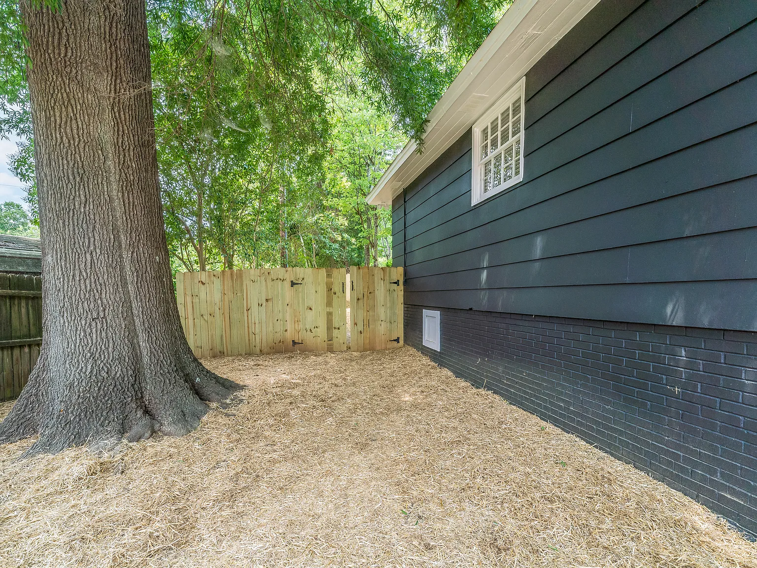 3 bed, 1130 sqft, $2,000 — Photo 4
