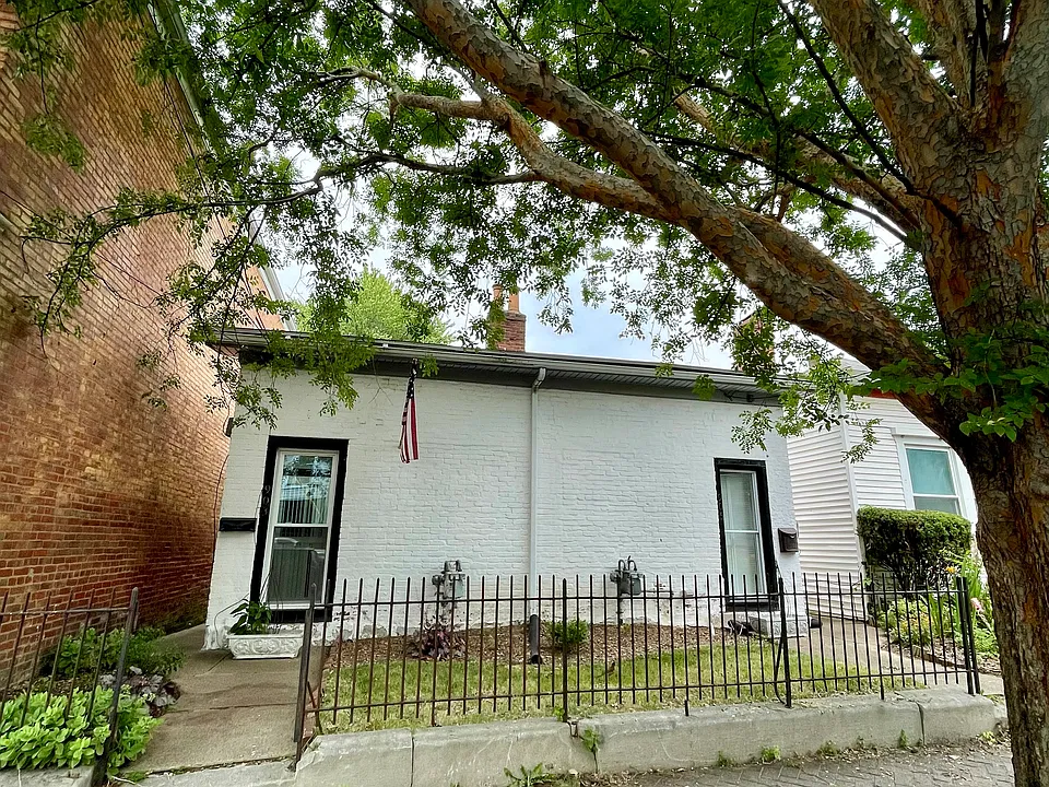 903-905 E Franklin St #1