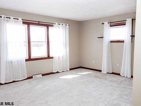 3rd image of 412 N 5th St