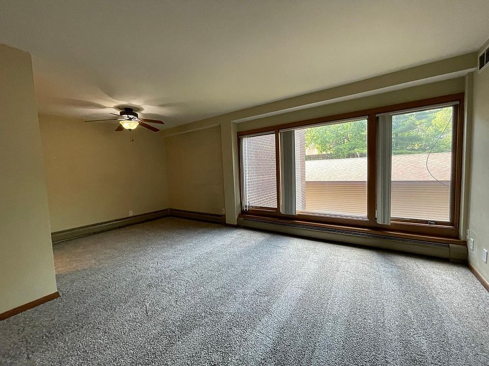 1st image of 633 Robert St S APT 204