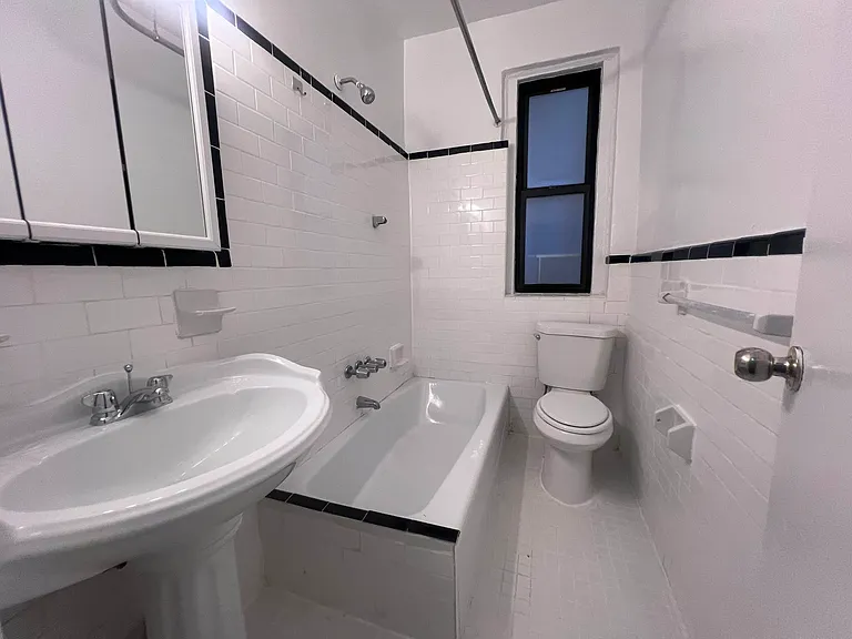 97 Arden St #2B — Photo 6