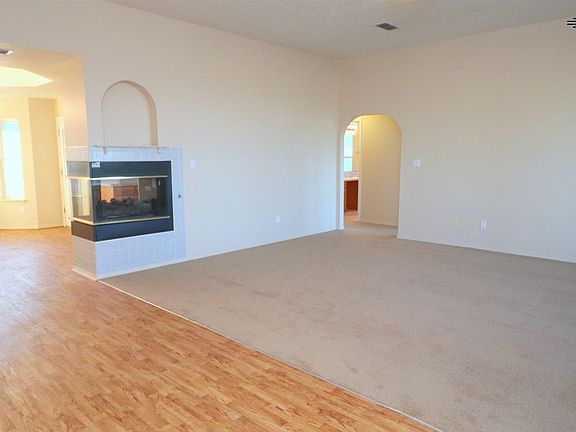 3rd image of 2113 Northglen Dr
