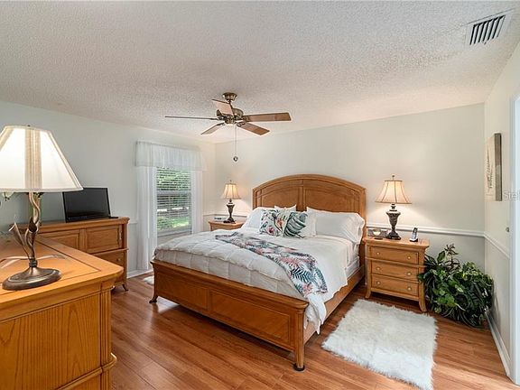 4th image of 3470 Auburndale Ave