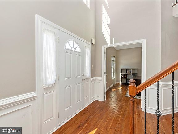 3rd image of 1040 Norfolk Dr