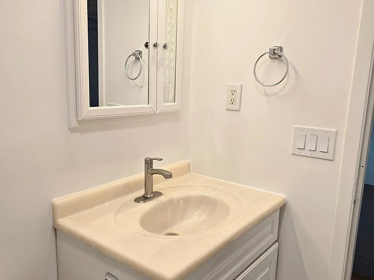 202 Sussex St #2 — Photo 3