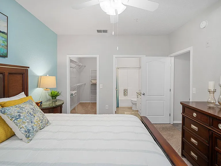 The Grand Reserve at Tampa Palms Apartments — Photo 24