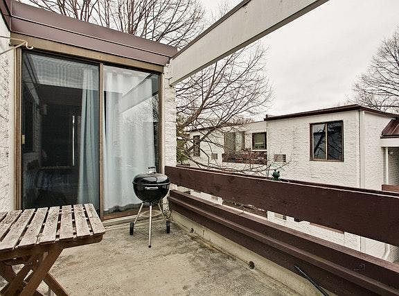 4th image of 330 W Miner St APT 3C