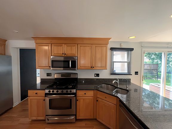 5th image of 14 Mohawk Dr