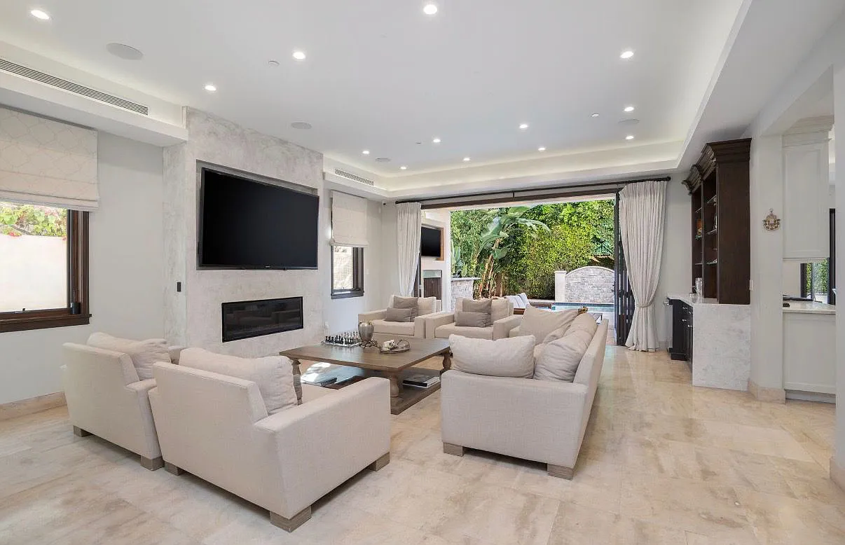 6 bed, 7.5 bath, 5700 sqft, $25,000 — Photo 2