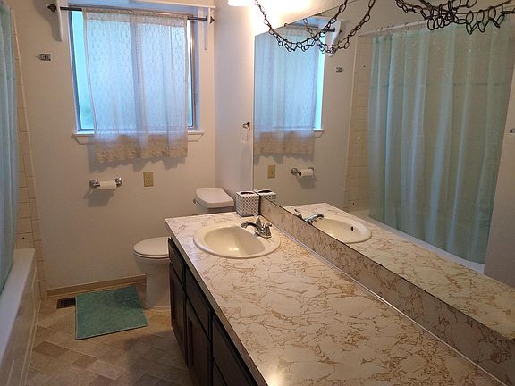 full-sized mirror on the right, bathtub/shower