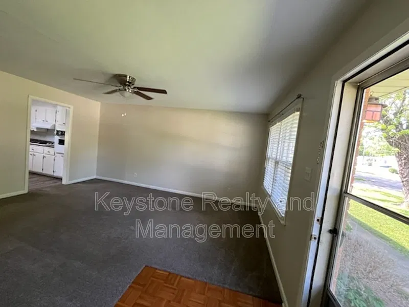2 bed, 1.0 bath, 784 sqft, $875 — Photo 3