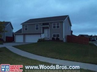 921 W Craig Dodge Cir, Lincoln, NE 68522