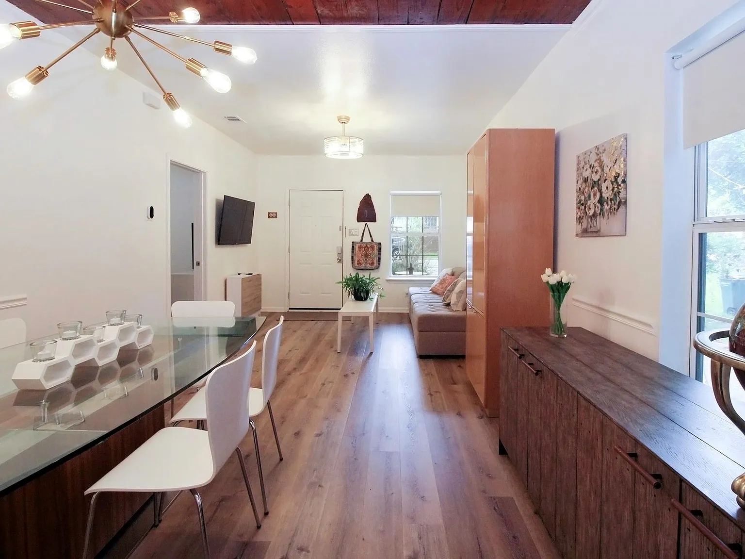 3 bed, 2.0 bath, 1025 sqft, $1,980 — Photo 4