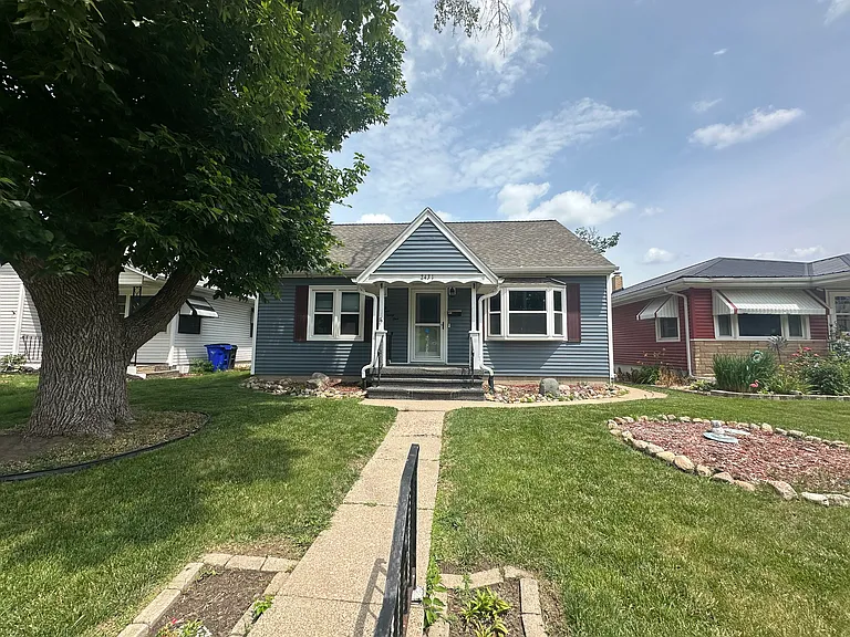 2431 2nd St SW — Photo 1