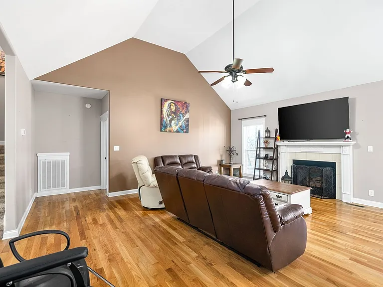 2226 Fairfax Dr — Photo 18