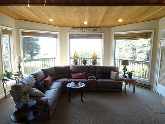 3rd image of 900 N Pebble Beach Dr