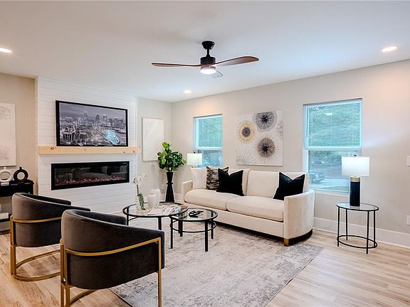5th image of 160 Rosewood Cir