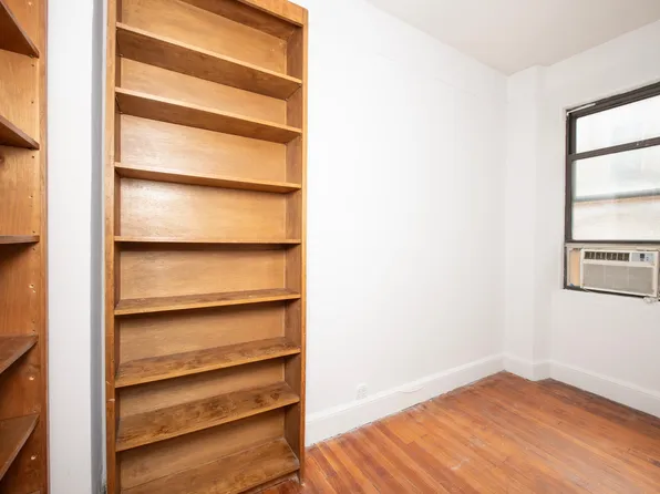 299 Riverside Drive image 12 of 14