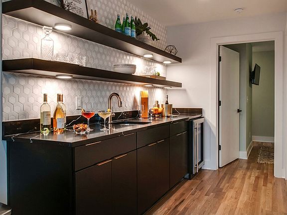 5th image of 2809 Delaware Ave APT 202