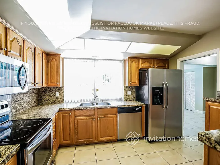 1810 N 47th Ave — Photo 5