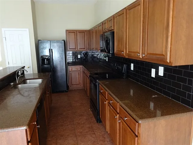 3 bed, 2.0 bath, 2251 sqft, $2,190 — Photo 3