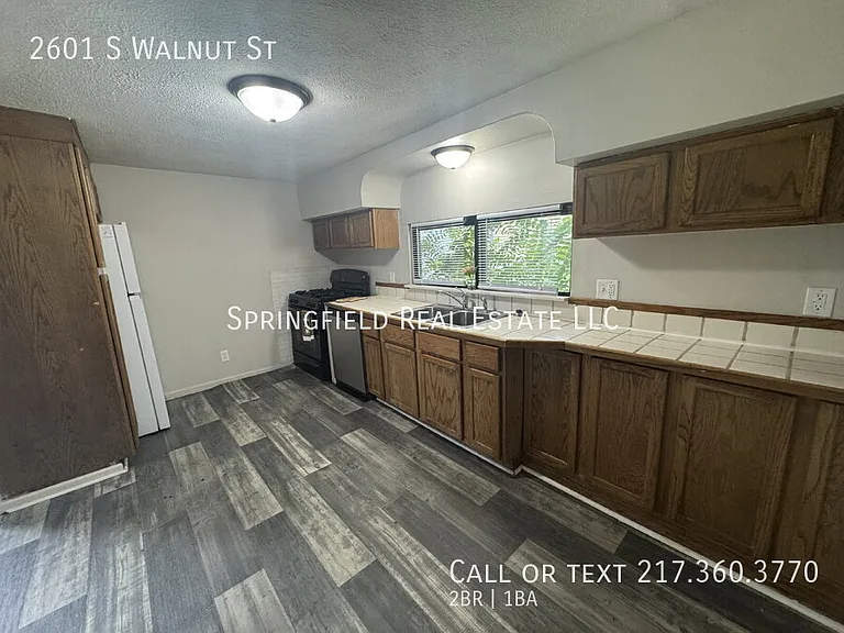 2601 S Walnut St — Photo 3