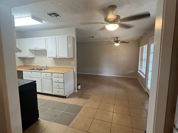 3rd image of 5202 Village Hvn