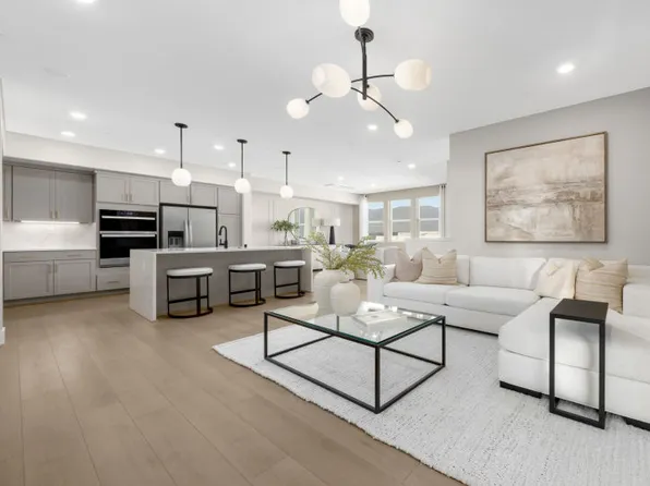 Plan 6 Plan, The District