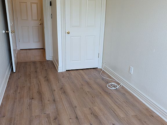 3rd image of 149 S Manhattan Pl #207