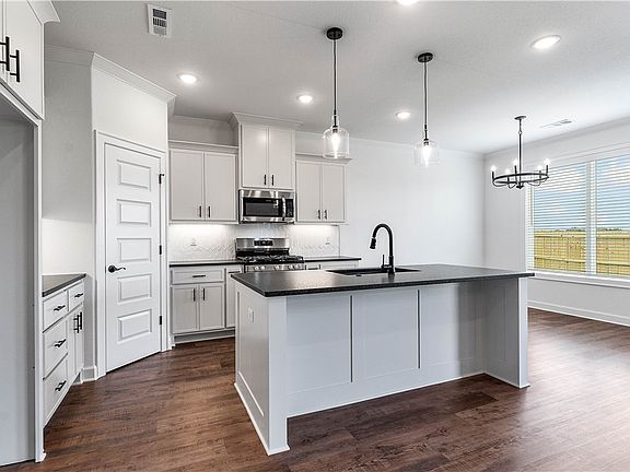 3rd image of 632 Primitivo Ave