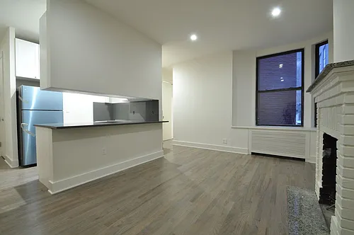 121 Madison Ave Photo 1